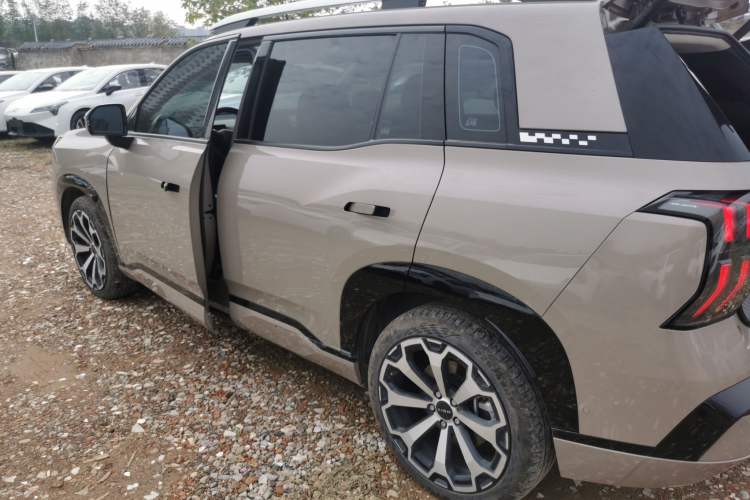 Used AION V 2024 Aion Tyrannosaurus 650 LiDAR Edition Exterior 3