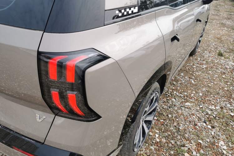Used AION V 2024 Aion Tyrannosaurus 650 LiDAR Edition Exterior 6