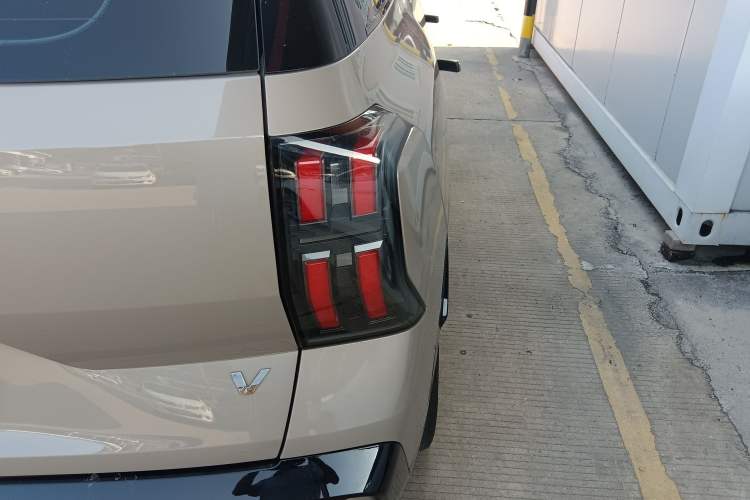 Used AION V 2024 Aion Tyrannosaurus 650 LiDAR Edition Exterior 6