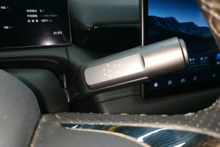 Used AION V 2024 Aion Tyrannosaurus 650 LiDAR Edition Gear Lever