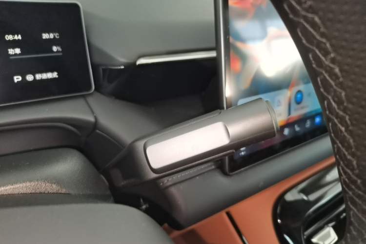 Used AION V 2024 Aion Tyrannosaurus 650 LiDAR Edition Gear Lever