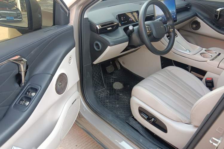 Used AION V 2024 Aion Tyrannosaurus 650 LiDAR Edition Interior 3