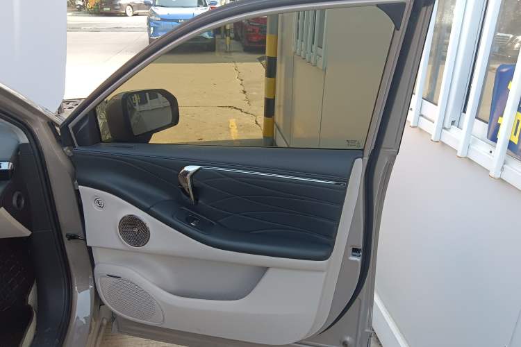 Used AION V 2024 Aion Tyrannosaurus 650 LiDAR Edition Interior 5
