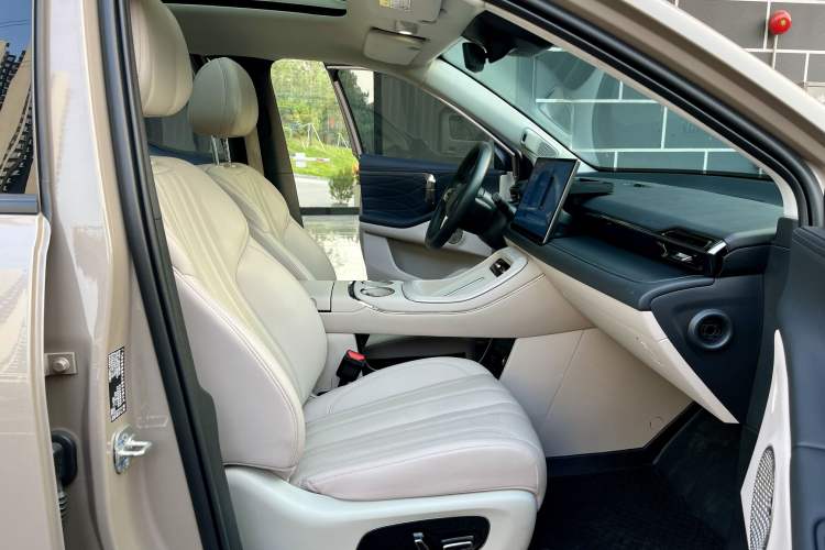 Used AION V 2024 Aion Tyrannosaurus 650 LiDAR Edition Interior 7