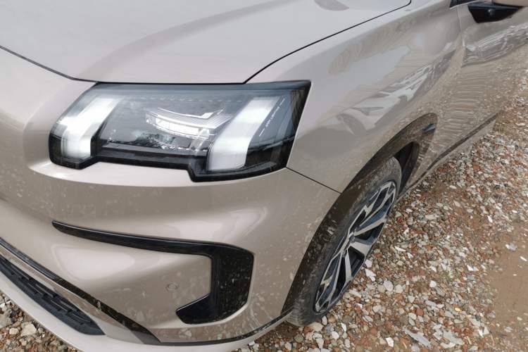 Used AION V 2024 Aion Tyrannosaurus 650 LiDAR Edition Left Front Headlight