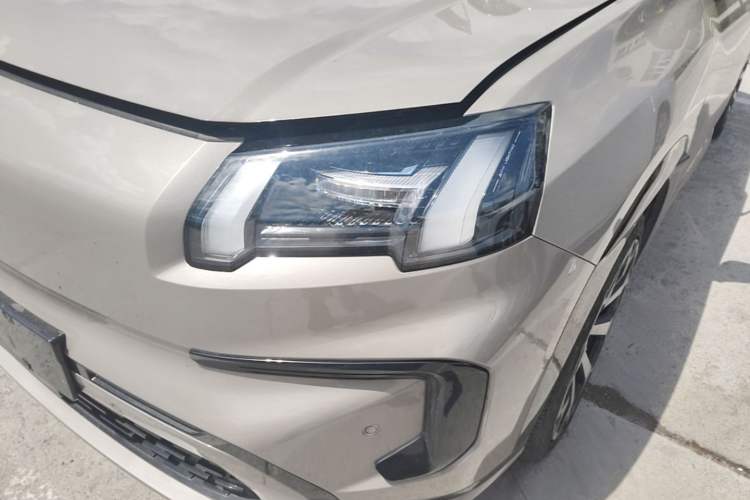Used AION V 2024 Aion Tyrannosaurus 650 LiDAR Edition Left Front Headlight