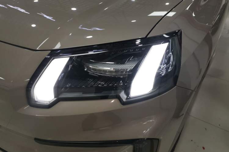 Used AION V 2024 Aion Tyrannosaurus 650 Smart Premium Edition Left Front Headlight