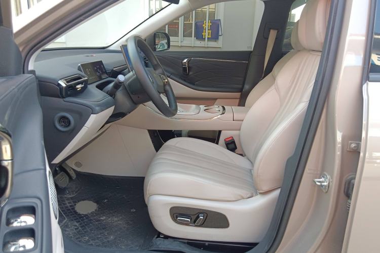 Used AION V 2024 Aion Tyrannosaurus 650 LiDAR Edition Left Front Seat