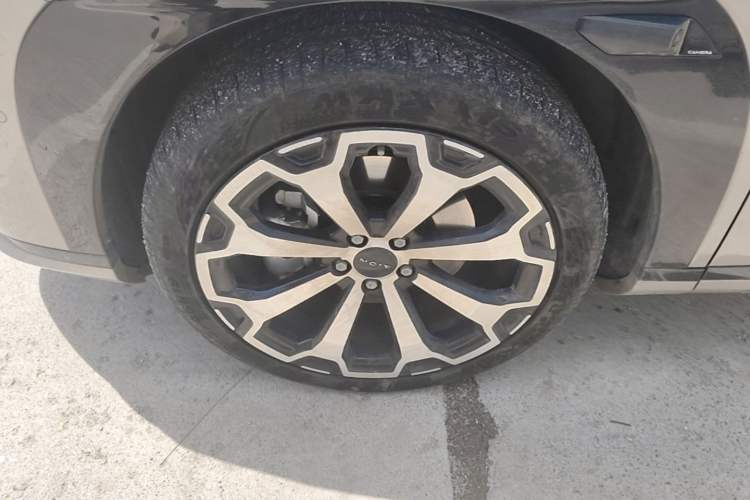 Used AION V 2024 Aion Tyrannosaurus 650 LiDAR Edition Left Front Wheel Hub