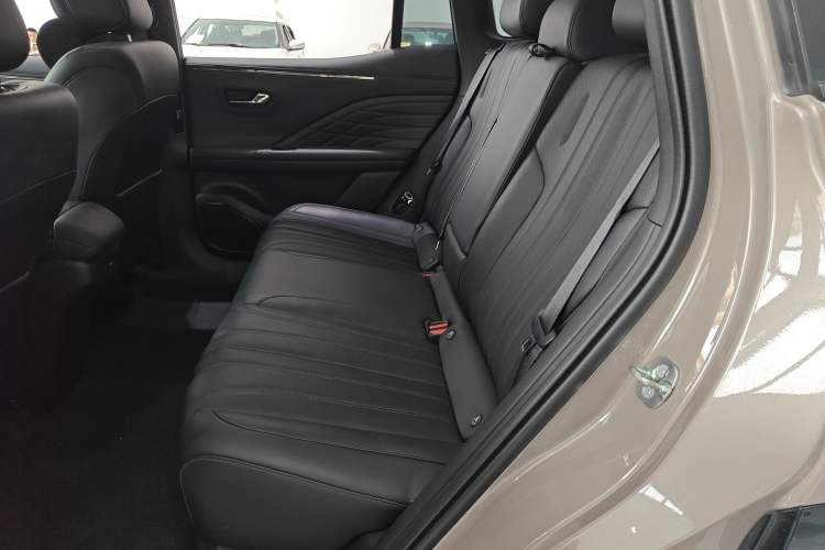 Used AION V 2024 Aion Tyrannosaurus 650 Smart Premium Edition Left Rear Seat