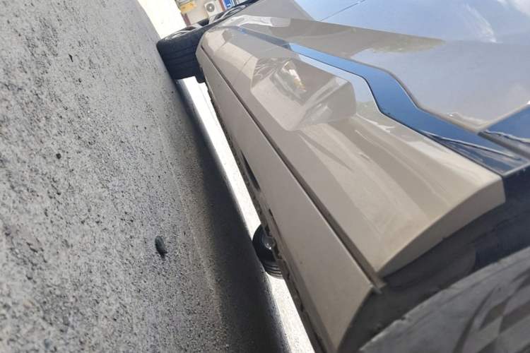 Used AION V 2024 Aion Tyrannosaurus 650 LiDAR Edition Left Side Sill