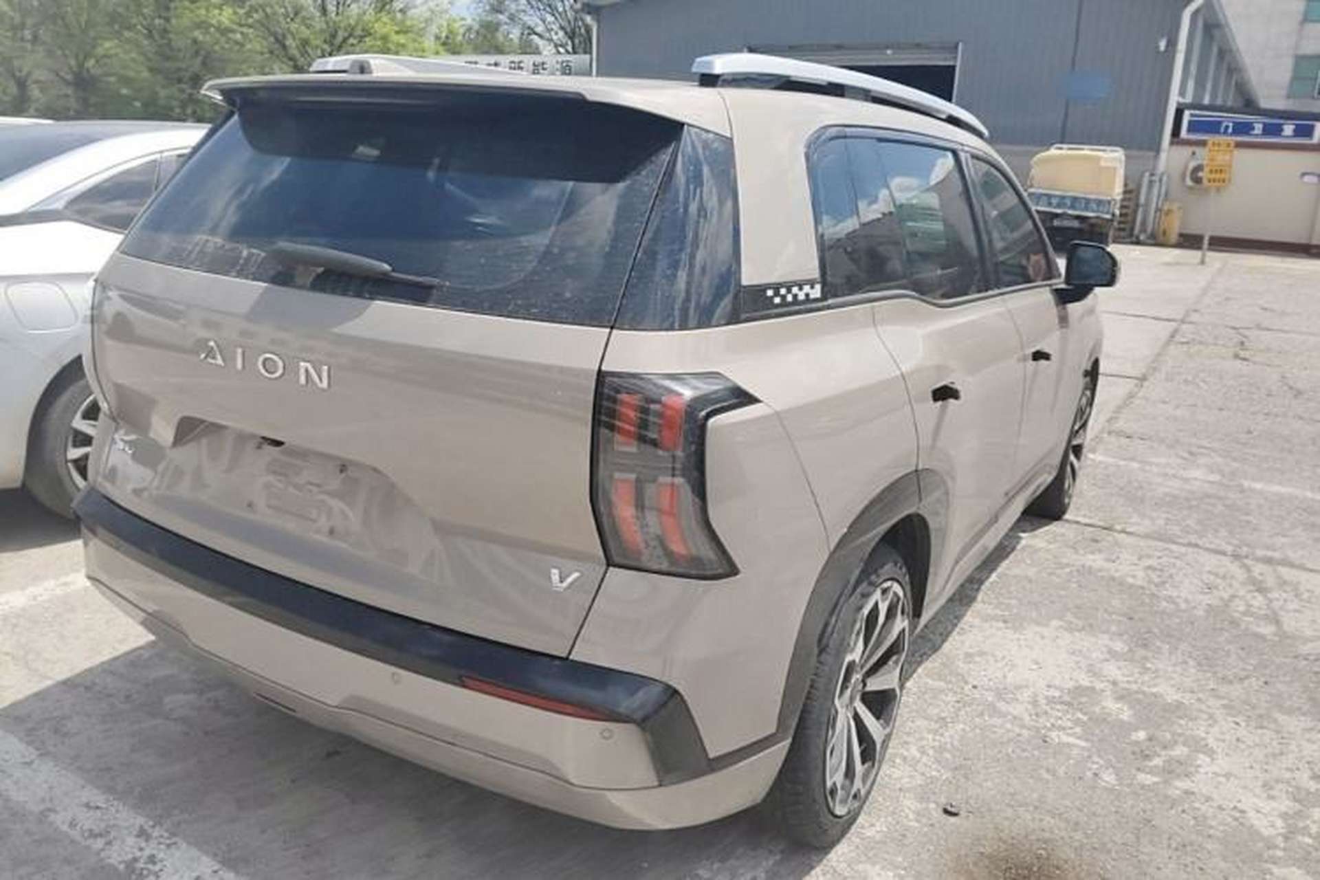 Used AION V 2024 Aion Tyrannosaurus 650 LiDAR Edition Rear Right 45 Deg