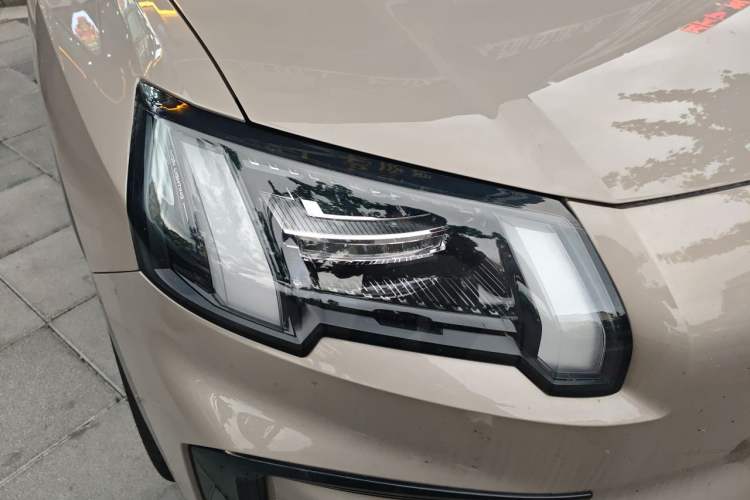 Used AION V 2024 Aion Tyrannosaurus 520 Smart Luxury Edition Right Front Headlight