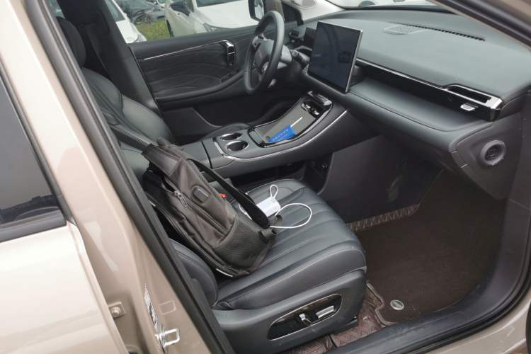 Used AION V 2024 Aion Tyrannosaurus 650 LiDAR Edition Right Front Seat