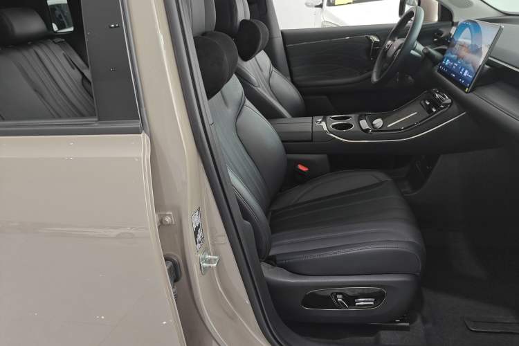 Used AION V 2024 Aion Tyrannosaurus 650 Smart Premium Edition Right Front Seat