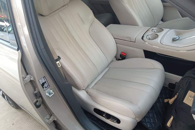 Used AION V 2024 Aion Tyrannosaurus 650 LiDAR Edition Right Front Seat