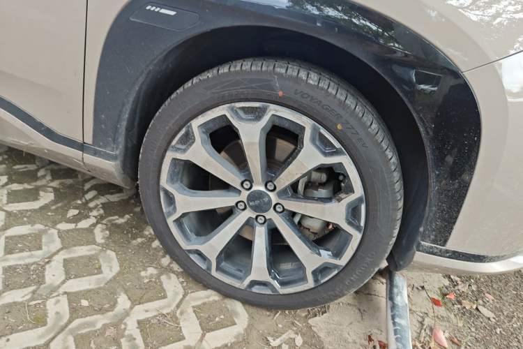 Used AION V 2024 Aion Tyrannosaurus 650 Smart Luxury Edition Right Front Wheel Hub