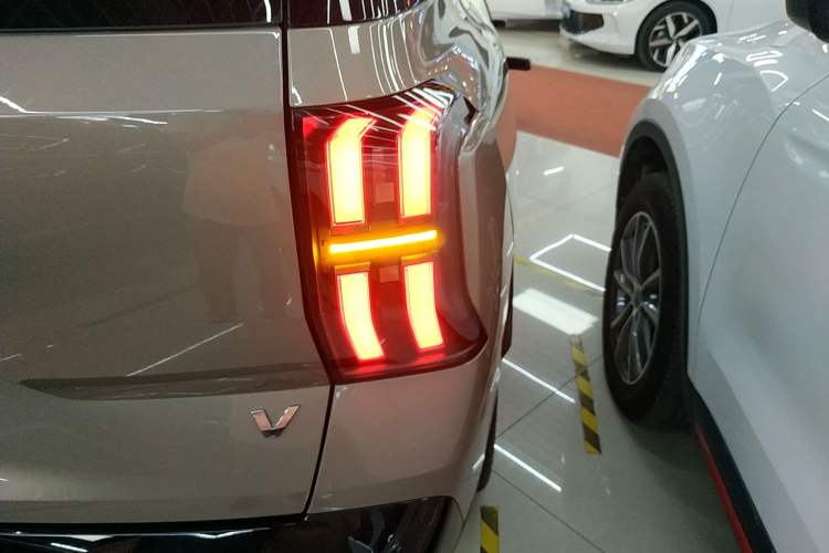 Used AION V 2024 Aion Tyrannosaurus 650 LiDAR Edition Right Rear Taillight