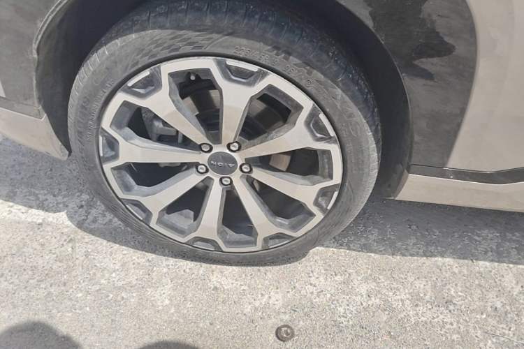 Used AION V 2024 Aion Tyrannosaurus 650 LiDAR Edition Right Rear Wheel Hub