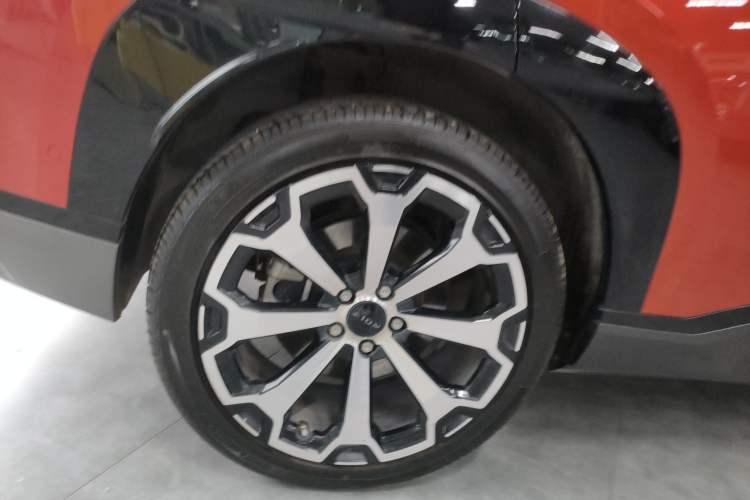 Used AION V 2024 Aion Tyrannosaurus 650 LiDAR Edition Right Rear Wheel Hub