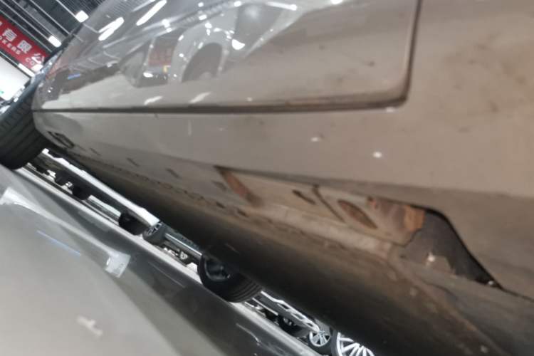 Used AION V 2024 Aion Tyrannosaurus 650 Smart Premium Edition Right Side Sill