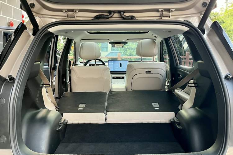 Used AION V 2024 Aion Tyrannosaurus 650 LiDAR Edition Trunk