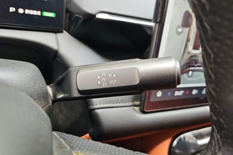 Used AION V 2025 Aion Tyrannosaurus 650 Smart Enjoy Edition Gear Lever