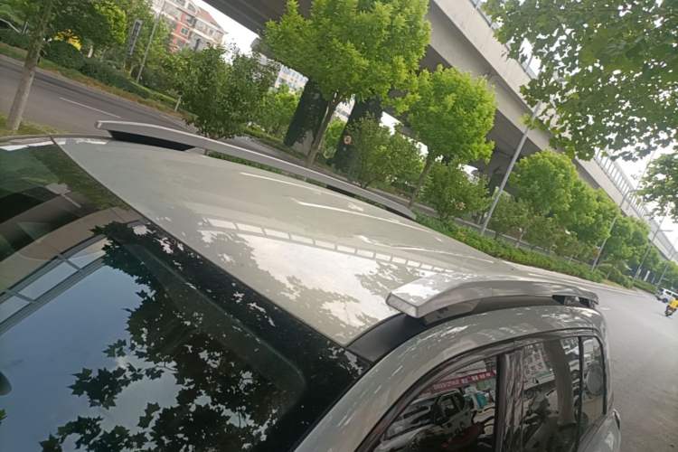 Used AION V 2025 Aion Tyrannosaurus 650 Smart Enjoy Edition Roof