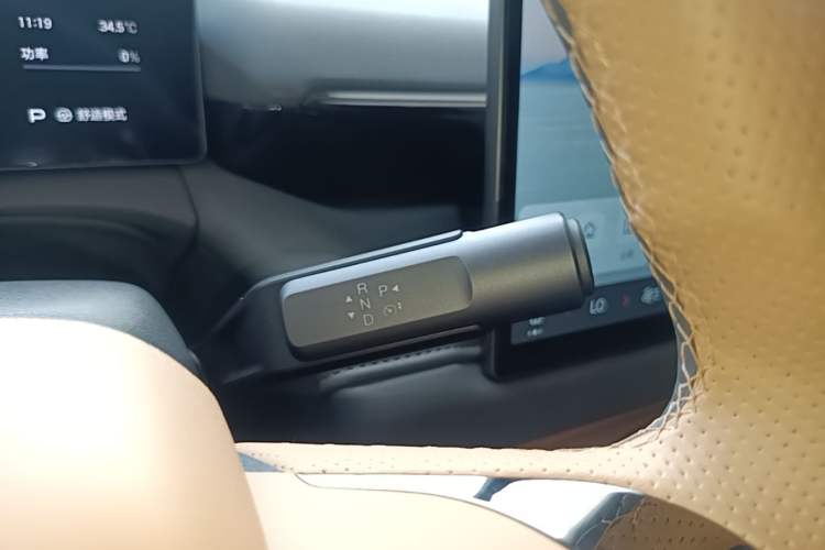Used AION V 2026 Model Aion Tyrannosaurus Family Edition 520 Zhi Zun Edition Gear Lever