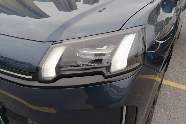 Used AION V 2026 Model Aion Tyrannosaurus Family Edition 650 Zhi Zun Edition Left Front Headlight