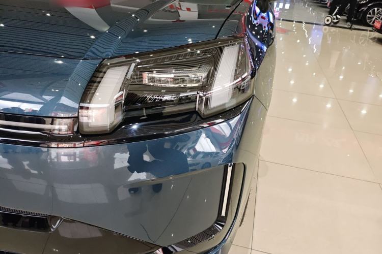 Used AION V 2026 Model Aion Tyrannosaurus Family Edition 520 Zhi Zun Edition Left Front Headlight