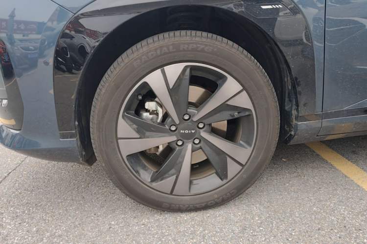 Used AION V 2026 Model Aion Tyrannosaurus Family Edition 650 Zhi Zun Edition Left Front Wheel Hub