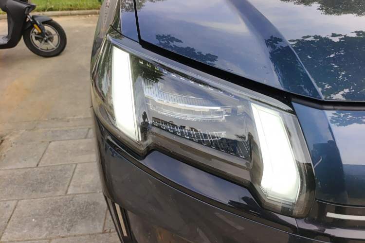 Used AION V 2026 Model Aion Tyrannosaurus Family Edition 650 Zhihao Edition Right Front Headlight