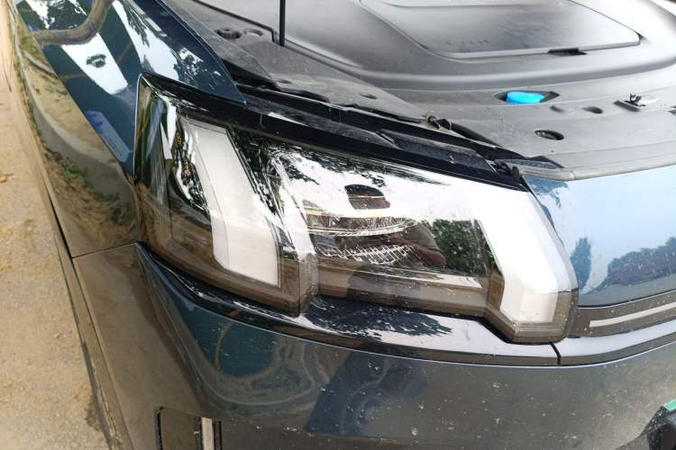 Used AION V 2026 Model Aion Tyrannosaurus Family Edition 520 Zhi Zun Edition Right Front Headlight