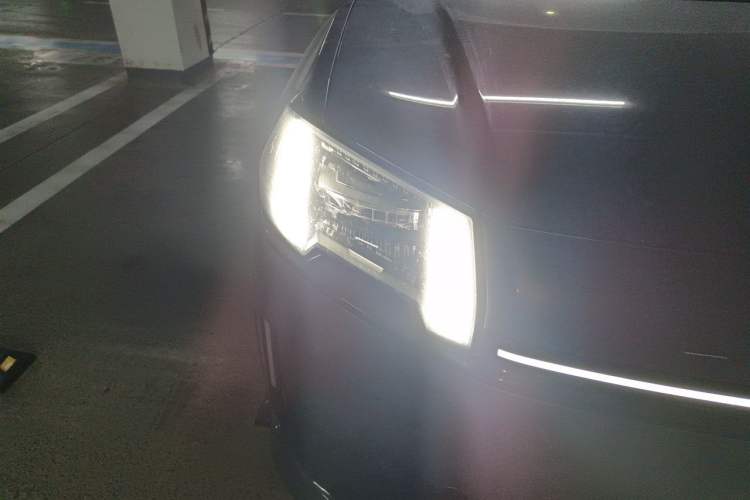 Used AION V 2026 Model Aion Tyrannosaurus Family Edition 520 Zhi Hao Edition Right Front Headlight