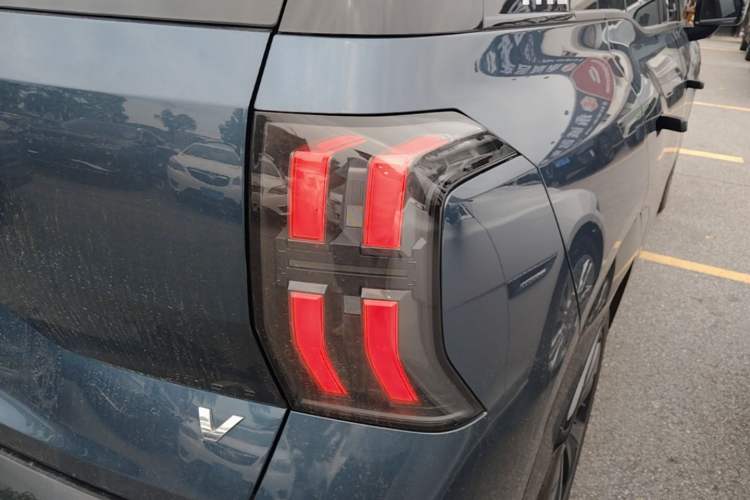 Used AION V 2026 Model Aion Tyrannosaurus Family Edition 650 Zhi Zun Edition Right Rear Taillight