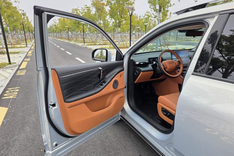 Used AION V 2026 Model Aion Tyrannosaurus Family Edition 520 Zhi Hao Edition Interior 7
