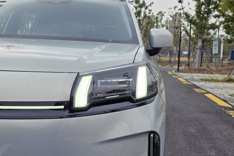 Used AION V 2026 Model Aion Tyrannosaurus Family Edition 520 Zhi Hao Edition Left Front Headlight