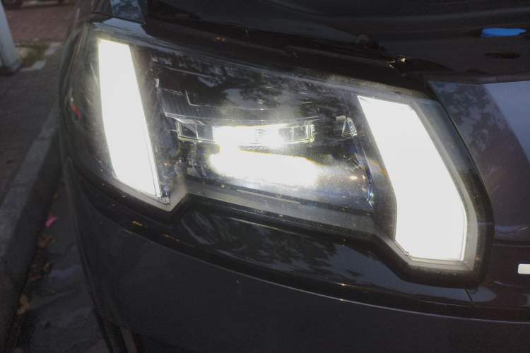 Used AION V 2026 Model Aion Tyrannosaurus Family Edition 520 Zhi Hao Edition Right Front Headlight