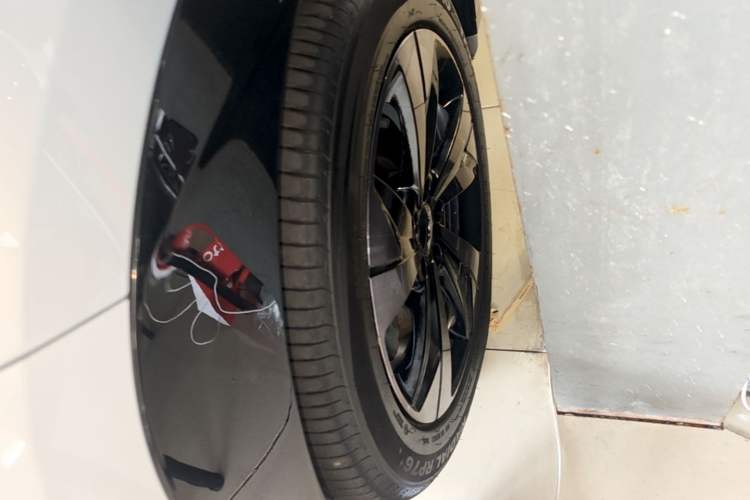 Used AION V 2026 Model Aion Tyrannosaurus Family Edition 650 Zhi Zun Edition Left Front Wheel Hub