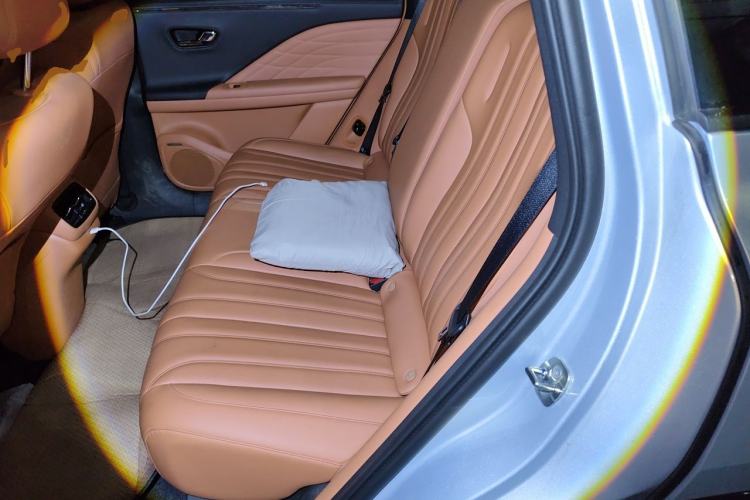 Used AION V 2026 Model Aion Tyrannosaurus Family Edition 520 Zhi Hao Edition Left Rear Seat