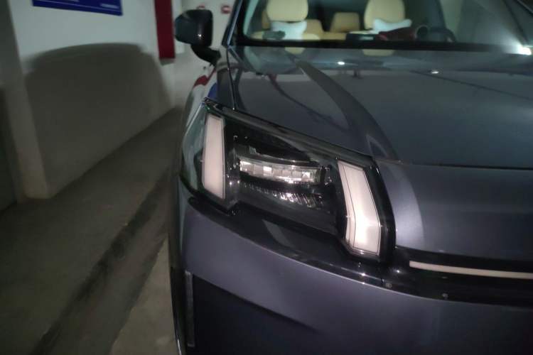 Used AION V 2026 Model Aion Tyrannosaurus Family Edition 650 Zhihao Edition Right Front Headlight