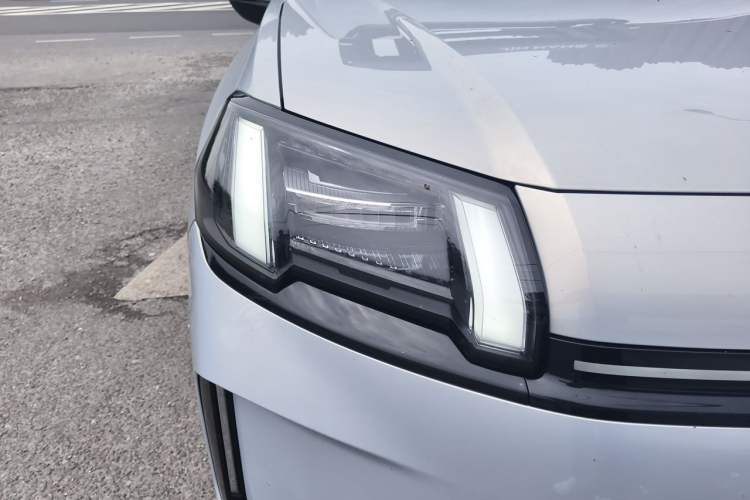Used AION V 2026 Model Aion Tyrannosaurus Family Edition 650 Zhihao Edition Right Front Headlight