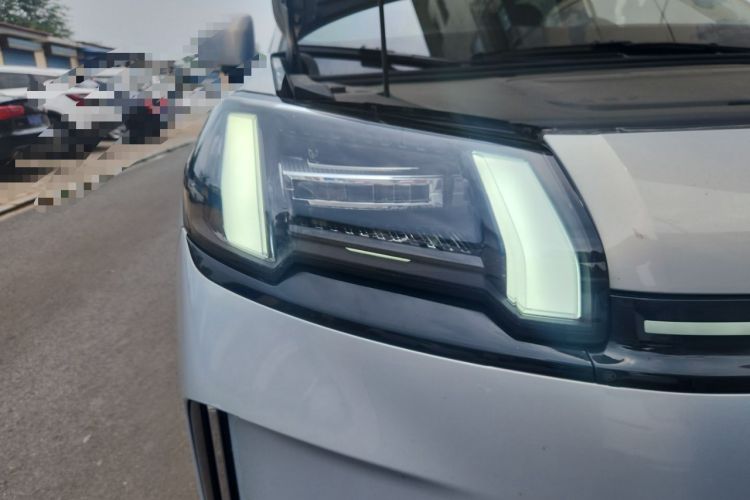 Used AION V 2026 Model Aion Tyrannosaurus Family Edition 520 Zhi Hao Edition Right Front Headlight