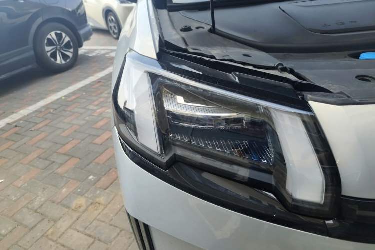 Used AION V 2026 Model Aion Tyrannosaurus Family Edition 520 Zhi Hao Edition Right Front Headlight