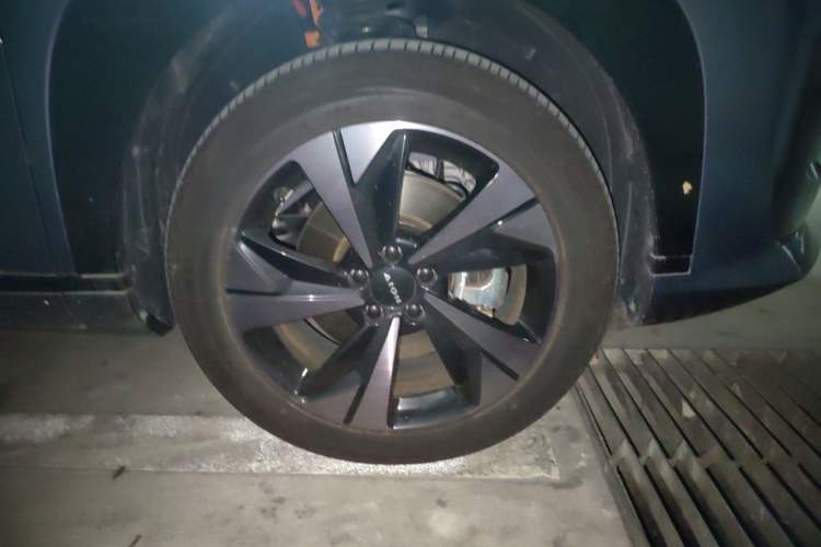 Used AION V 2026 Model Aion Tyrannosaurus Family Edition 650 Zhihao Edition Right Front Wheel Hub