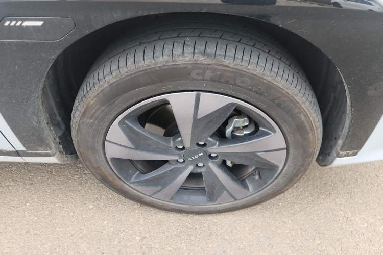 Used AION V 2026 Model Aion Tyrannosaurus Family Edition 520 Zhi Hao Edition Right Front Wheel Hub