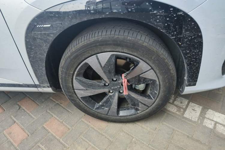 Used AION V 2026 Model Aion Tyrannosaurus Family Edition 520 Zhi Hao Edition Right Front Wheel Hub