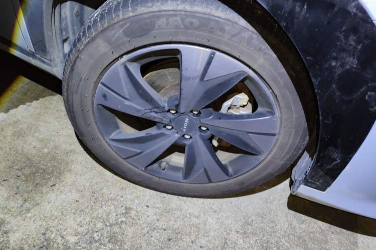 Used AION V 2026 Model Aion Tyrannosaurus Family Edition 520 Zhi Hao Edition Right Front Wheel Hub