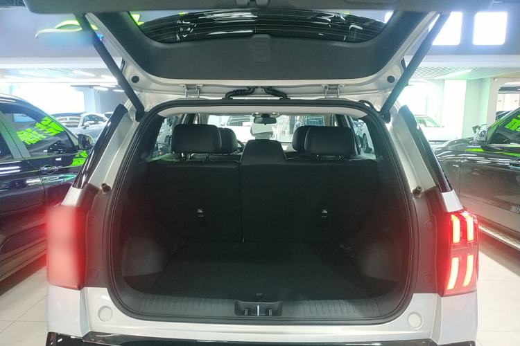 Used AION V 2026 Model Aion Tyrannosaurus Family Edition 650 Zhihao Edition Trunk